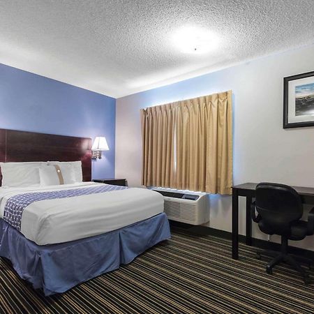 Suburban Extended Stay Hotel Naval Base Area Warrington Exterior photo