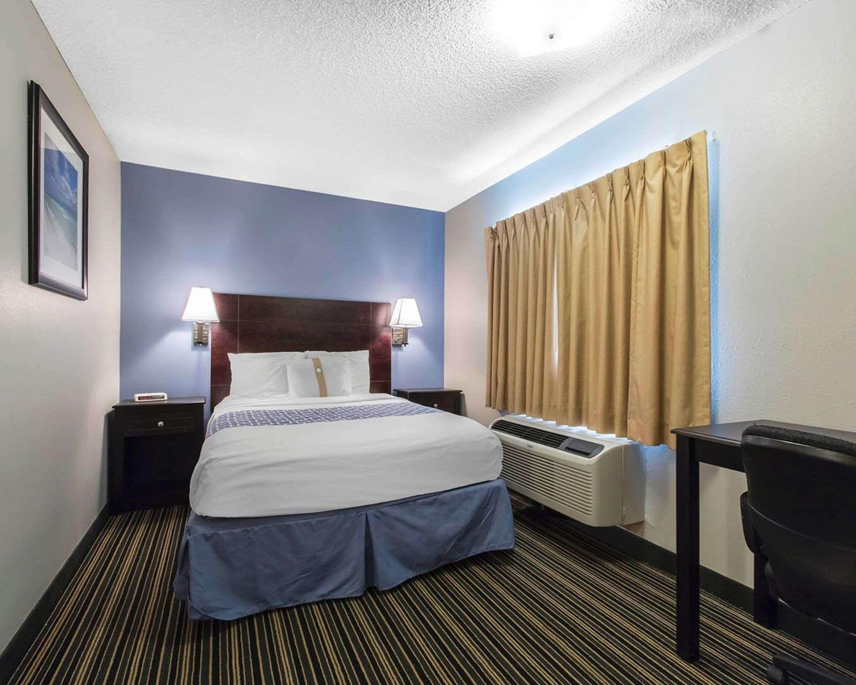 Suburban Extended Stay Hotel Naval Base Area Warrington Exterior photo