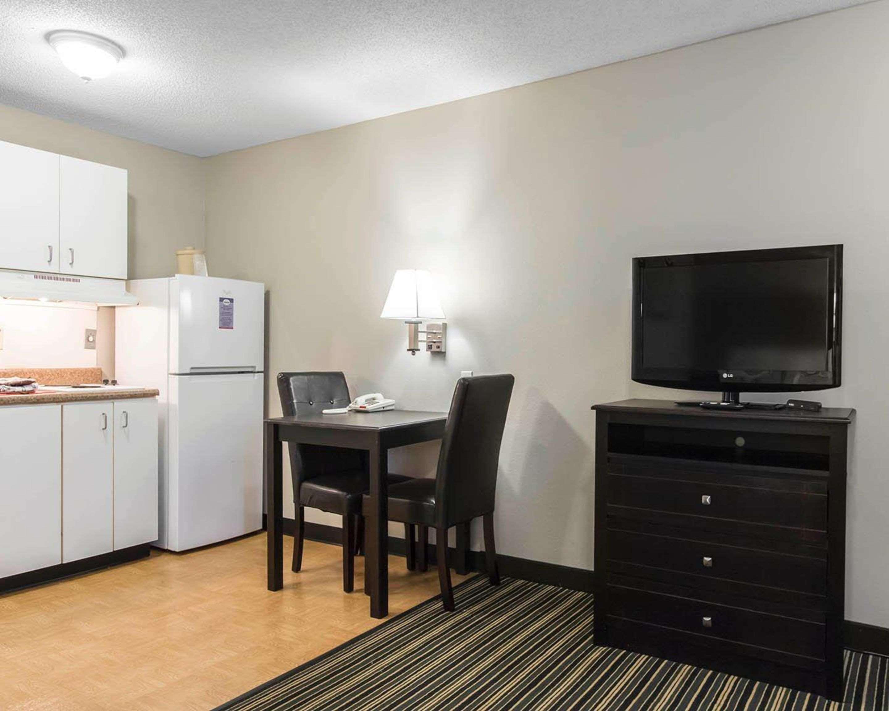 Suburban Extended Stay Hotel Naval Base Area Warrington Exterior photo