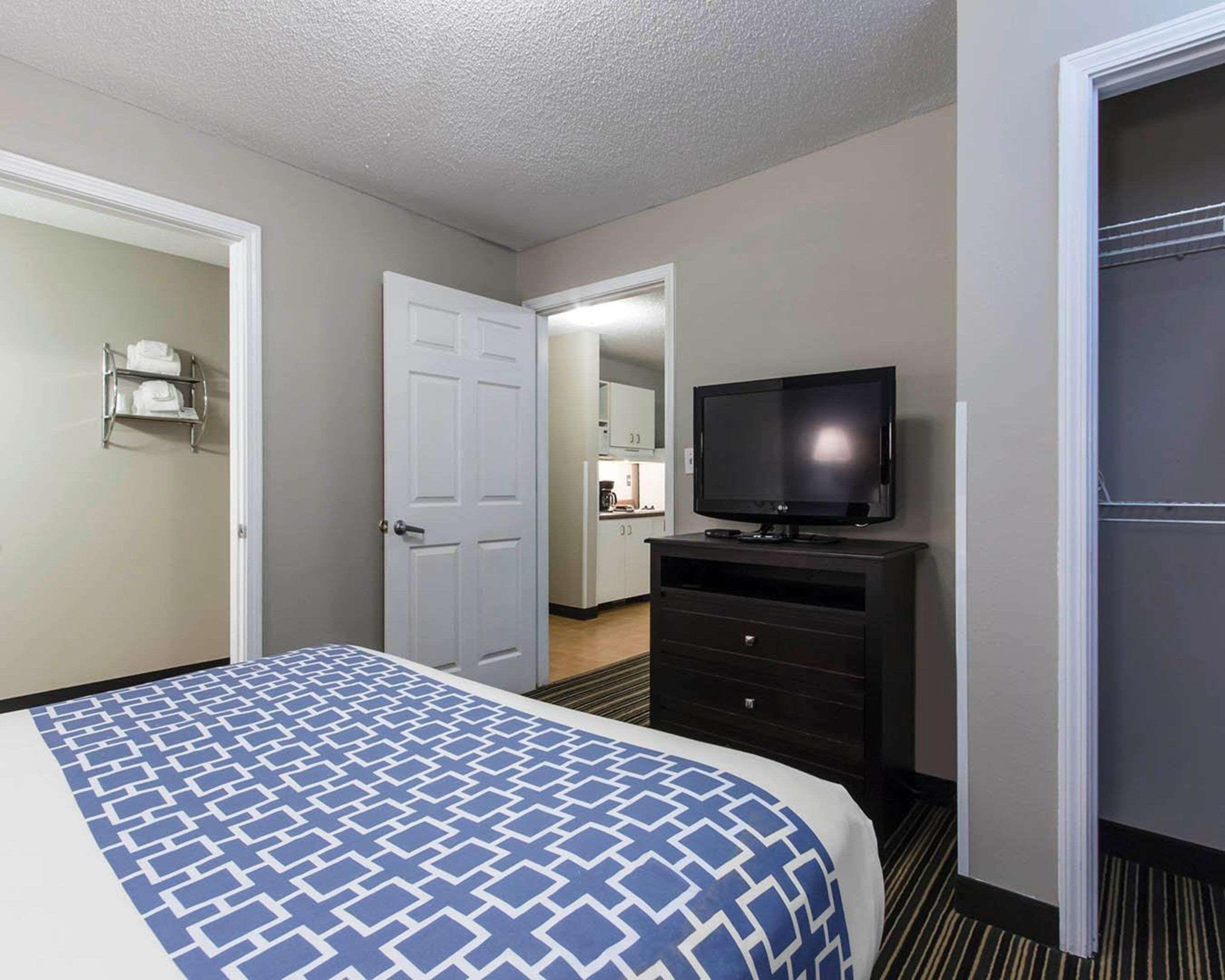 Suburban Extended Stay Hotel Naval Base Area Warrington Exterior photo
