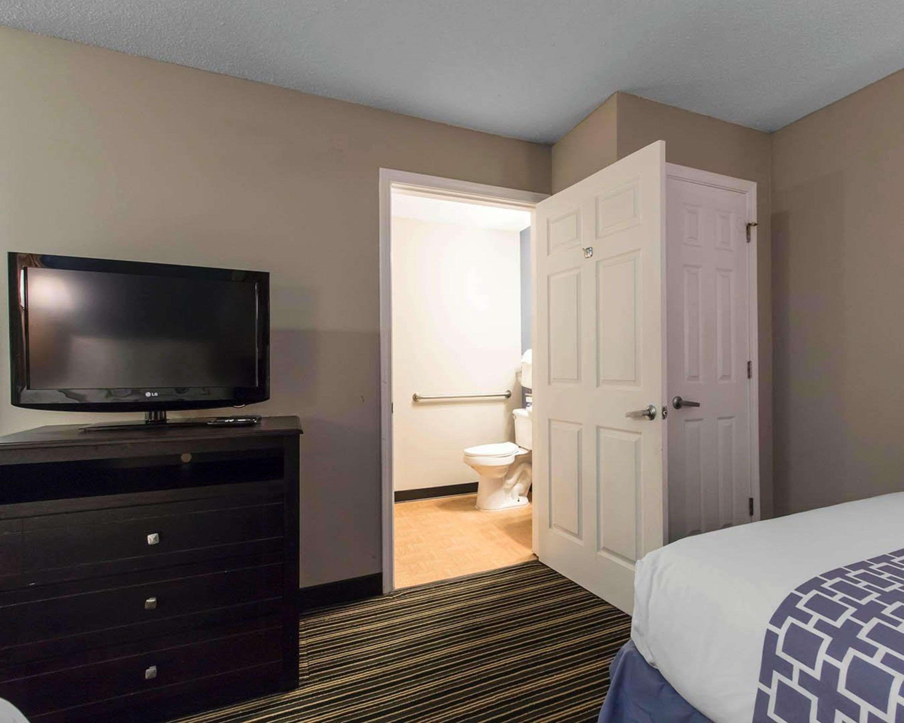 Suburban Extended Stay Hotel Naval Base Area Warrington Exterior photo